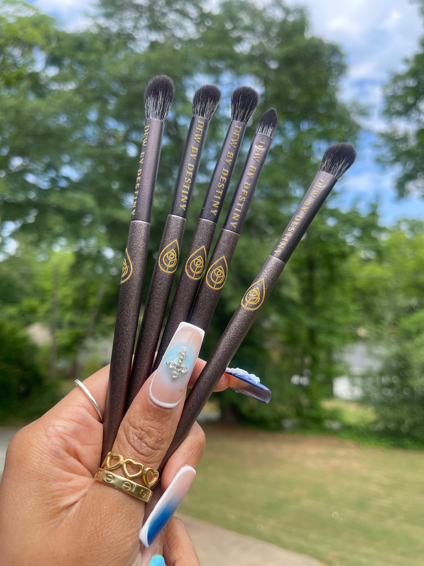 DEW BY DESTINY SECRET BRUSH SET